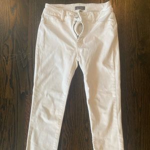 DL1961 cropped ankle skinny white jeans. Only worn a handful of times.